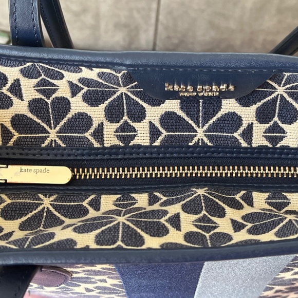 Kate Spade Flower Jacquard Stripe Market Tote - Picture 2 of 7